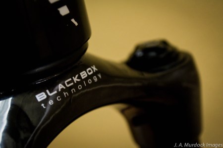 A custom SID fork with both RockShox's Blackbox technology and Specialized Brain technology provides unparalleled performance in an insanely light package. Available only on S-Work.